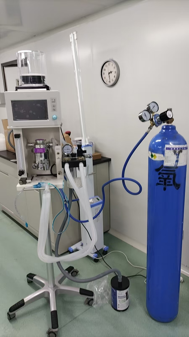 天津某单位-大动物呼吸麻醉机安装完成